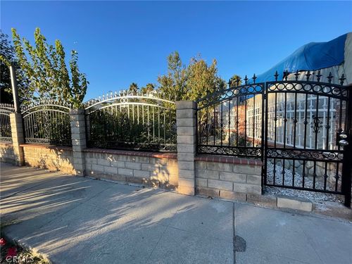 18927 Erwin St, Tarzana, CA, 91335-6729 | Card Image