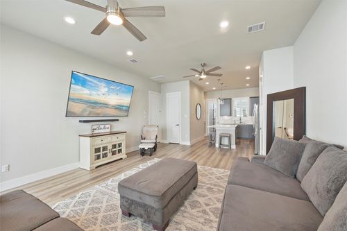 9013 Lonestar Creekbend Ln, Houston, TX, 77080-2108 | Card Image