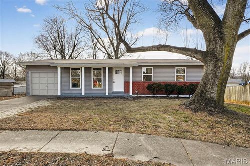 1077 Armada Ct, Florissant, MO, 63031-4439 | Card Image