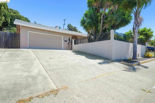724 Lockwood Dr., Vallejo, CA, 94547 | Card Image