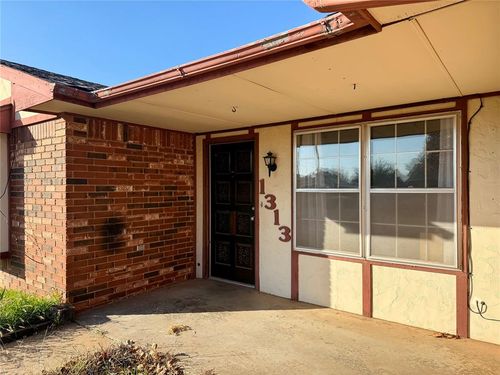1313 Kent St, Weatherford, OK, 73096-2409 | Card Image