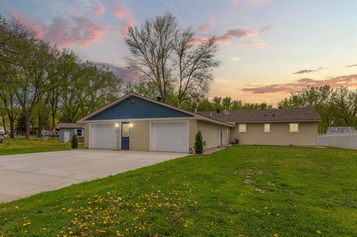 918 Marian St, Waterville, MN, 56096-1186 | Card Image