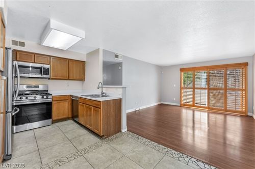 202-3125 Casey Dr, Las Vegas, NV, 89120-5109 | Card Image