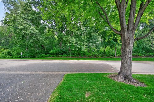 401 Leeward Trl, Woodbury, MN, 55129-9464 | Card Image