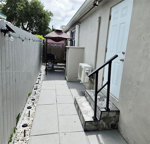studio-000 Nw 51st Ave, Miami, FL, 33126 | Card Image