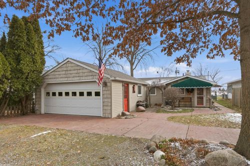 8401 River Rd, Cottrellville, MI, 48039-3343 | Card Image