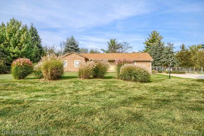 8346 Grand Blanc Road, Home with 3 bedrooms, 2 bathrooms and null parking in Swartz Creek MI | Image 3