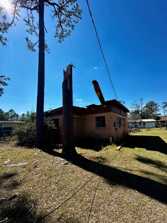 205 Susan St, House other with 2 bedrooms, 1 bathrooms and null parking in PERRY FL | Image 4