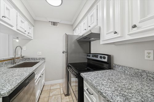apt-2-201 Emerson St, Houston, TX, 77006-4550 | Card Image
