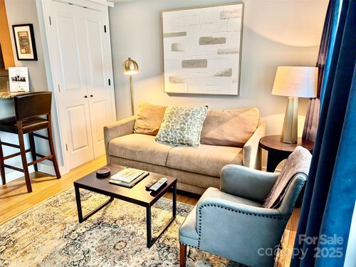 apt-e202-37 Hiawassee St, Asheville, NC, 28801-7714 | Card Image