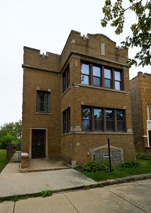 8507 S May St, Chicago, IL, 60620-3320 | Card Image