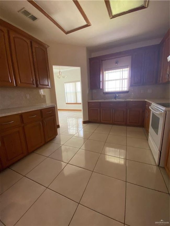 1911 Sebastian St, House other with 3 bedrooms, 3 bathrooms and 3 parking in Mission TX | Image 5