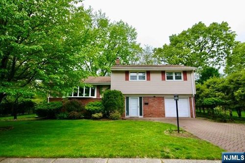 147 12th St, Cresskill, NJ, 07626-2403 | Card Image