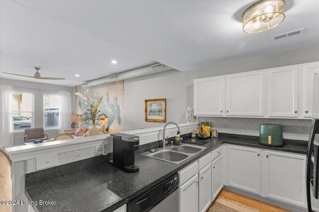 102 - 945 Baxter Ave, Townhouse with 2 bedrooms, 4 bathrooms and null parking in Louisville KY | Image 14
