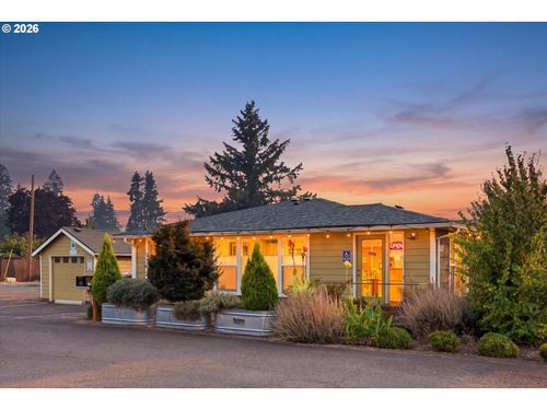 615 Se 1st Ave, Canby, OR, 97013-3809 | Card Image