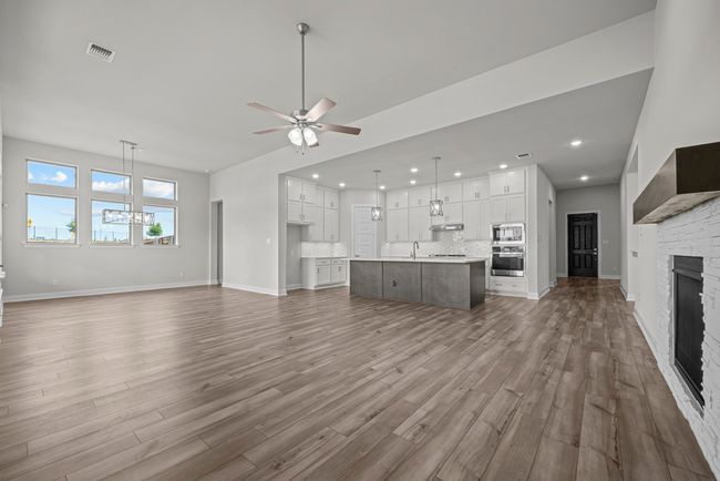 209 Vineyard Ln, House other with 4 bedrooms, 3 bathrooms and null parking in Midlothian TX | Image 11