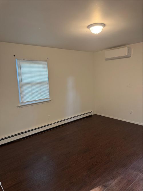 27 Manchester Rd, Huntington, NY, 11743-5533 | Card Image