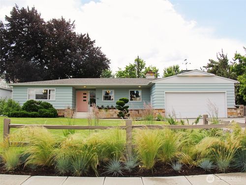 945 Idaho St, Wenatchee, WA, 98801-2735 | Card Image