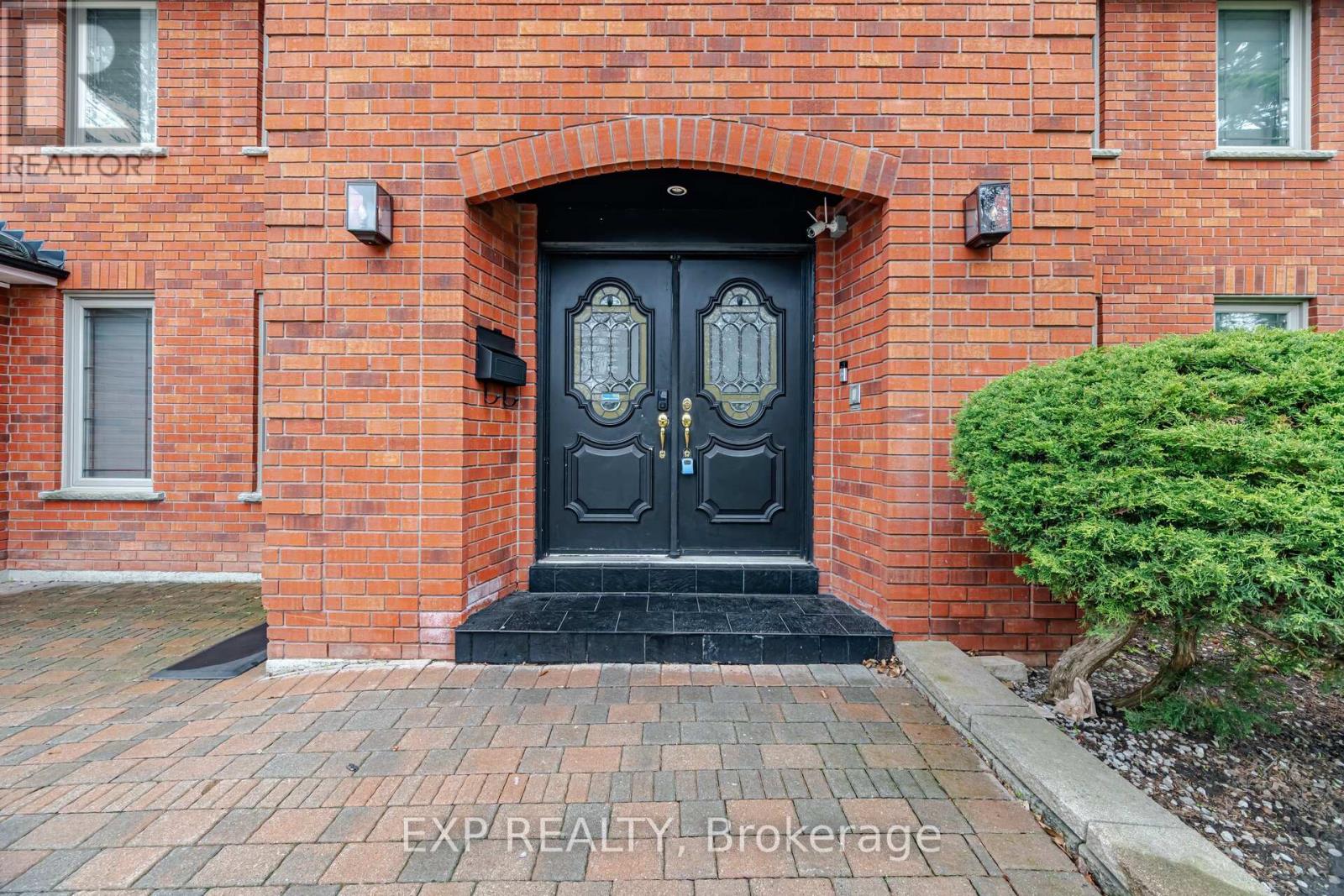 Residential in Vaughan (Islington Woods) 4