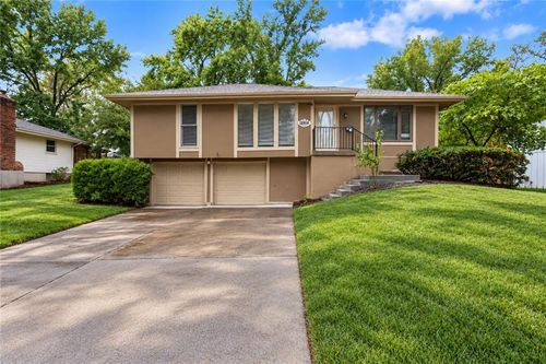 12816 Winchester Ave, Grandview, MO, 64030-2065 | Card Image