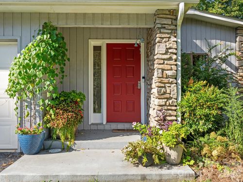 110 Aurora Dr, Asheville, NC, 28805-1704 | Card Image