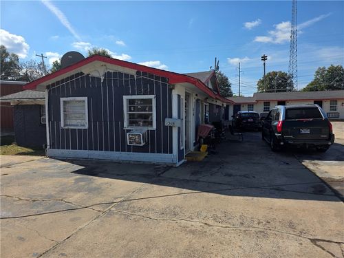 2011 N Broadway St, Poteau, OK, 74953-2642 | Card Image