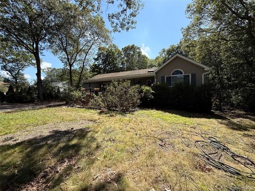 14 Clearview Ave, Selden, NY, 11784-3704 | Card Image