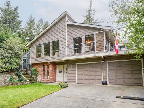 3198 Ilona Pl, Victoria, BC, V9B5C8 | Card Image