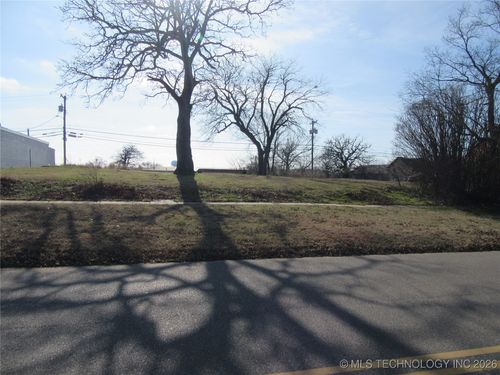 220 W Washington Ave, McAlester, OK, 74501-4447 | Card Image