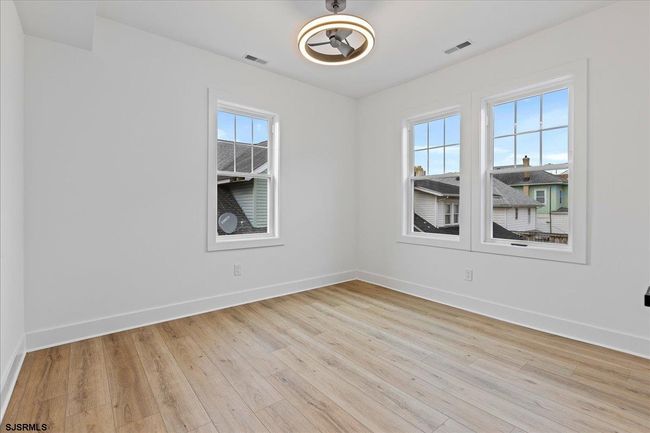 UPSTAIRS - 23 N Vassar Square, Condo with 3 bedrooms, 2 bathrooms and null parking in Ventnor NJ | Image 13