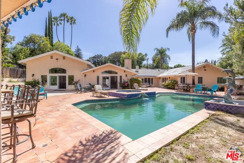 19717 Wells Dr, Woodland Hills, CA, 91364-3612 | Card Image