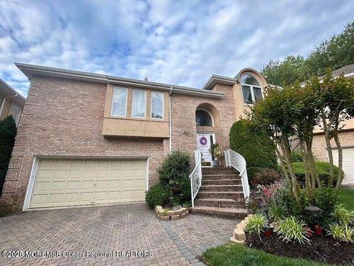 85 Mira Vista Ct, Holmdel, NJ, 07733-2551 | Card Image
