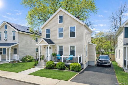 40 N Elm St, Beacon, NY, 12508-1946 | Card Image