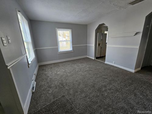 6828 Meadow Ave, Warren, MI, 48091-4932 | Card Image