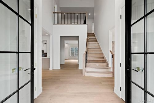 9 Wilderness Rd, Saint James, NY, 11780-4007 | Card Image