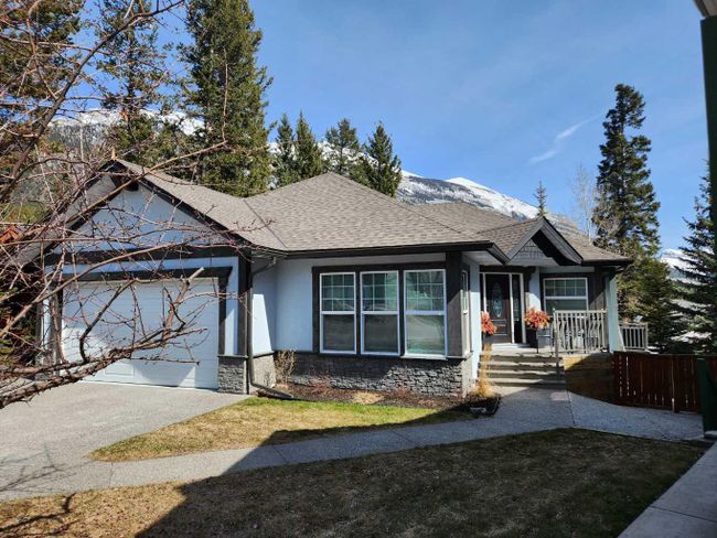 329 Canyon Close, Home with 6 bedrooms, 4 bathrooms and 5 parking in Canmore AB | Image 1