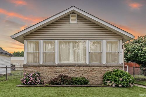 808 W Marion St, Mishawaka, IN, 46545-5820 | Card Image