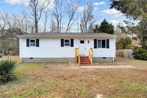 16209 Smithfield Heights Dr, Smithfield, VA, 23430-7057 | Card Image