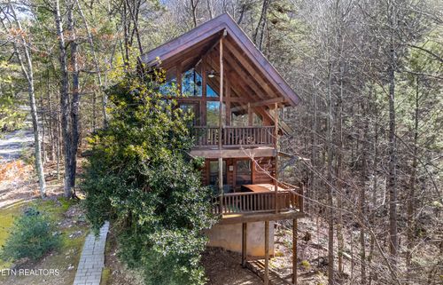 3040 Brothers Way, Pigeon Forge, TN, 37862 | Card Image