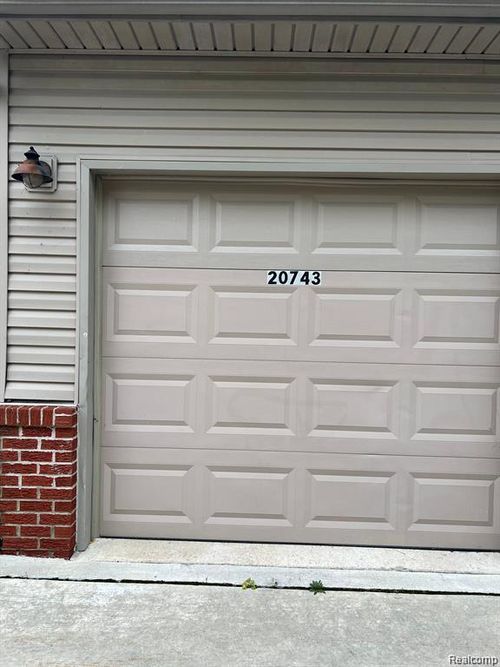20743 Washington St, Roseville, MI, 48066-2230 | Card Image
