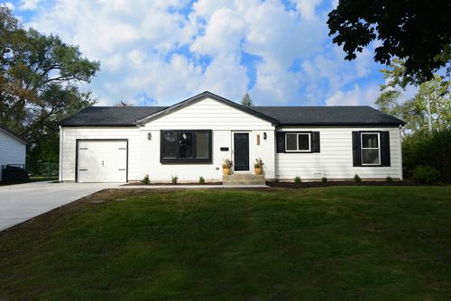 600 Sussex Ln, Crystal Lake, IL, 60014-7420 | Card Image