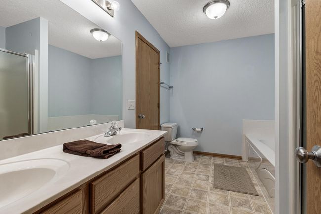 Double vanity. | Image 23
