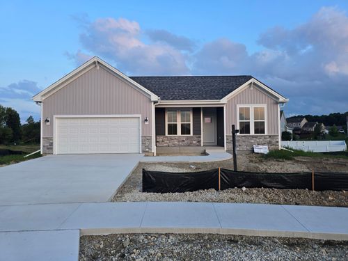1565 Patton Dr, Hartford, WI, 53027-9204 | Card Image