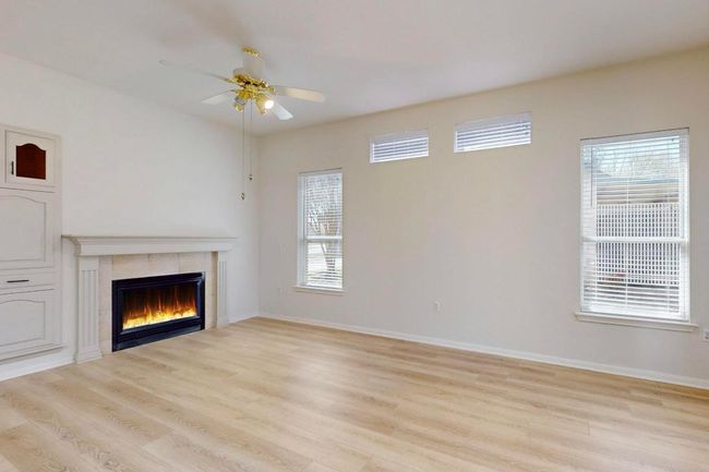 gas fireplace | Image 13