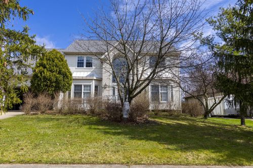 7571 Pleasant Run Dr, Seven Hills, OH, 44131-5906 | Card Image