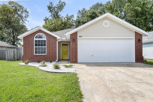 810 Se E Ct, Bentonville, AR, 72712-7096 | Card Image