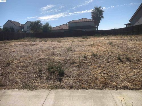 2252 Somerset Cir, Woodland, CA, 95776-5311 | Card Image