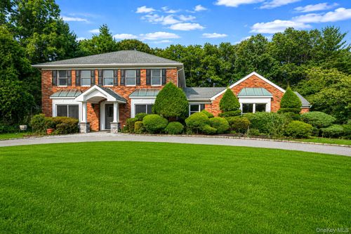 10 Springmeadow Dr, Kings Park, NY, 11754-4603 | Card Image