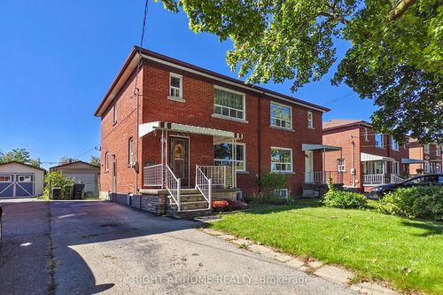 118 Treeview Dr, Etobicoke, ON, M8W4C3 | Card Image