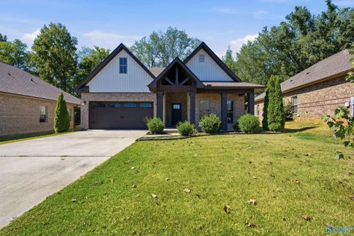 15435 Ironcrest Dr Nw, Harvest, AL, 35749-7991 | Card Image
